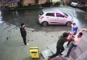 Nam thanh niên hành hung bảo vệ bệnh viện khi được nhắc đeo khẩu trang